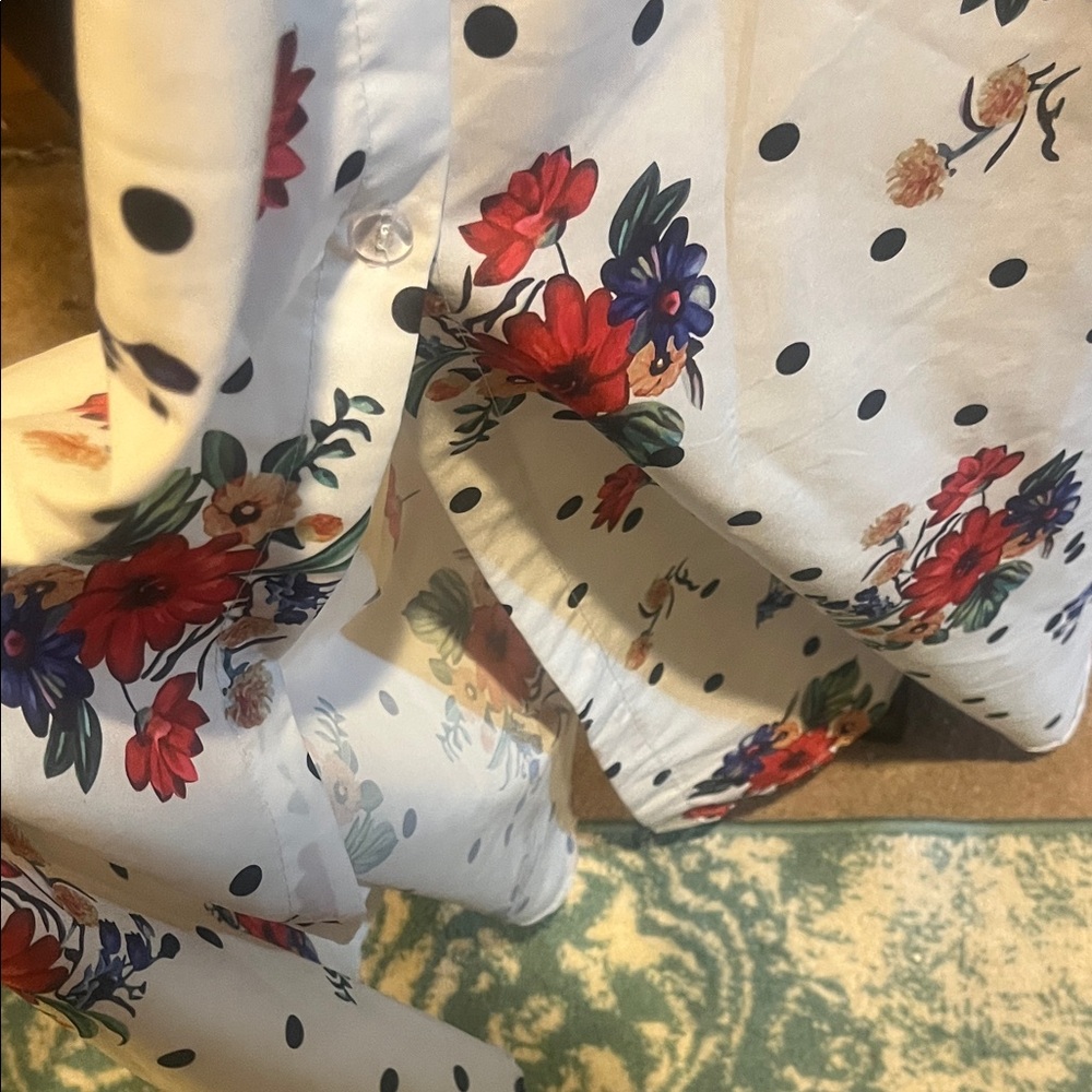 Chic White Floral Maxi Dress with Polka Dots - Picture 3 of 8
